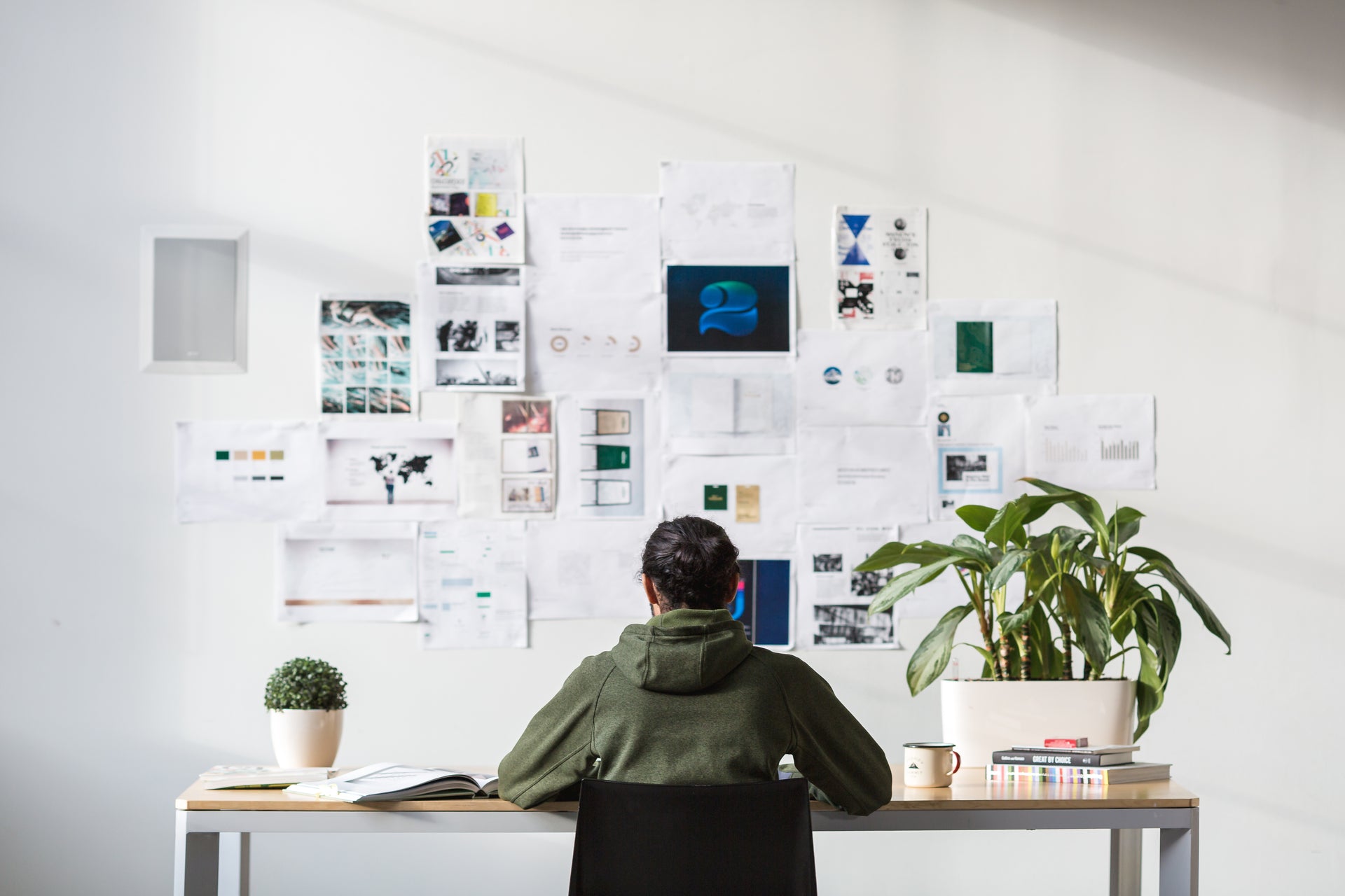 designer-at-desk - Sterilamo