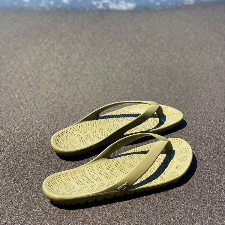 SEAWEED GREEN FLIP FLOPS & DRYBAG BY GUDO - Sterilamo